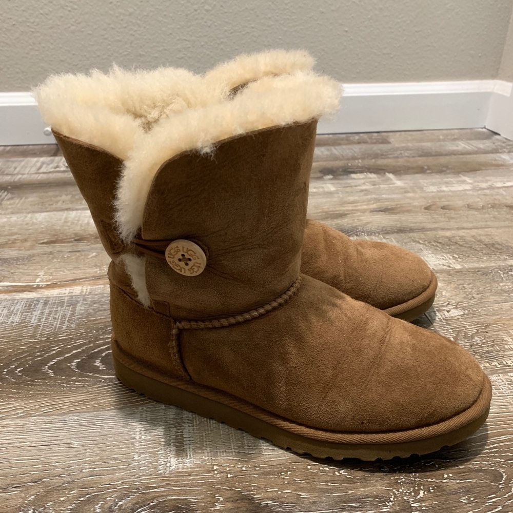 Ugg Bailey Button Water Resistant - image 1